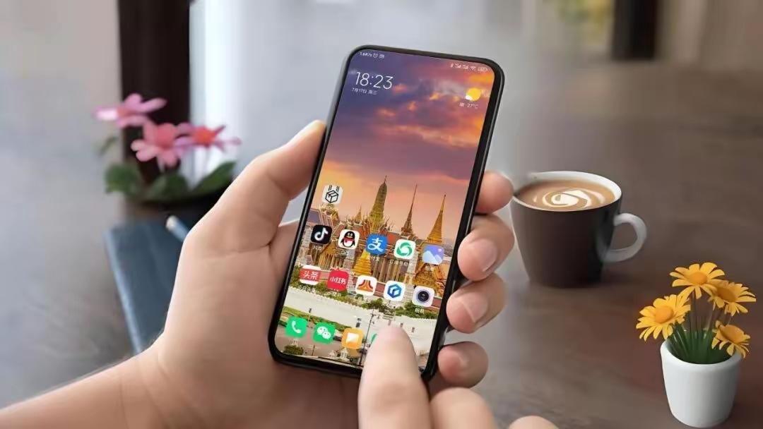 手机总乱跳第三方广告、自动下APP，其实关几个开关就能搞定。打开设置，进入应用