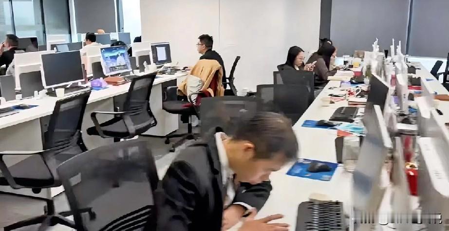 为什么很多部门领导不愿意招35岁+的下属？今天hr总监给我们讲了一个“捡垃圾”原