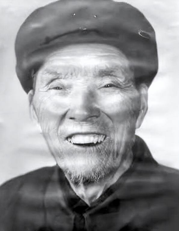 1979年8月，兰州军区门口，一位穿着粗布衣裳的80岁老人，走到哨兵面前：“小同