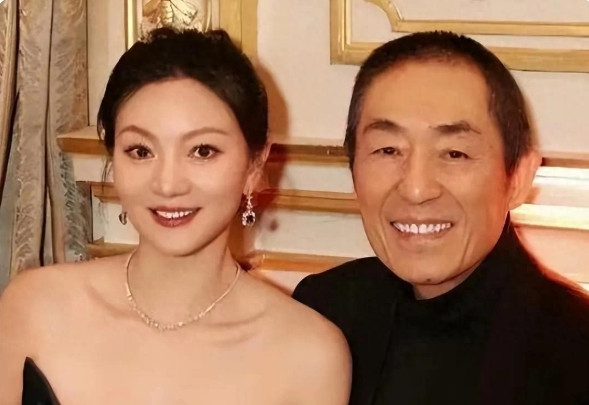 当年，19岁的陈婷带着男友张艺谋回无锡老家。陈婷父母一眼就认出这是大导演张艺谋，
