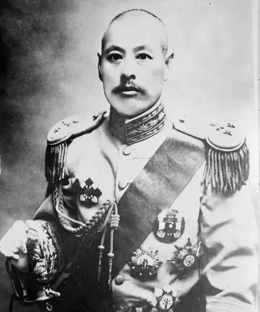 上个世纪20年代初，苏联方面一直在中国寻找代理人建立一个亲苏政府，第一个找到的就