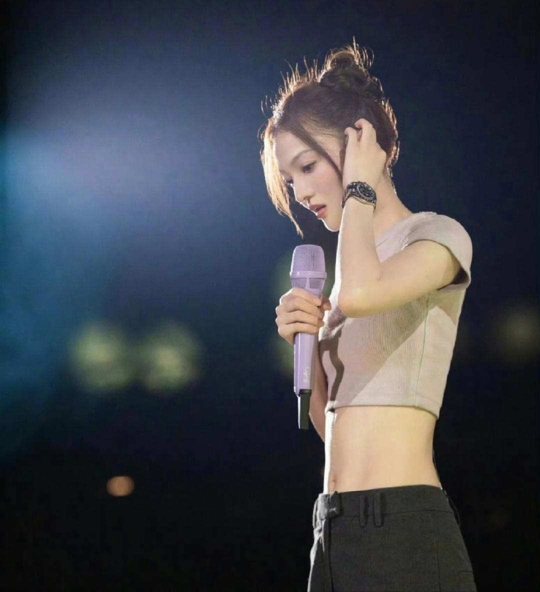 张韶涵！给40岁的人留条活路吧。