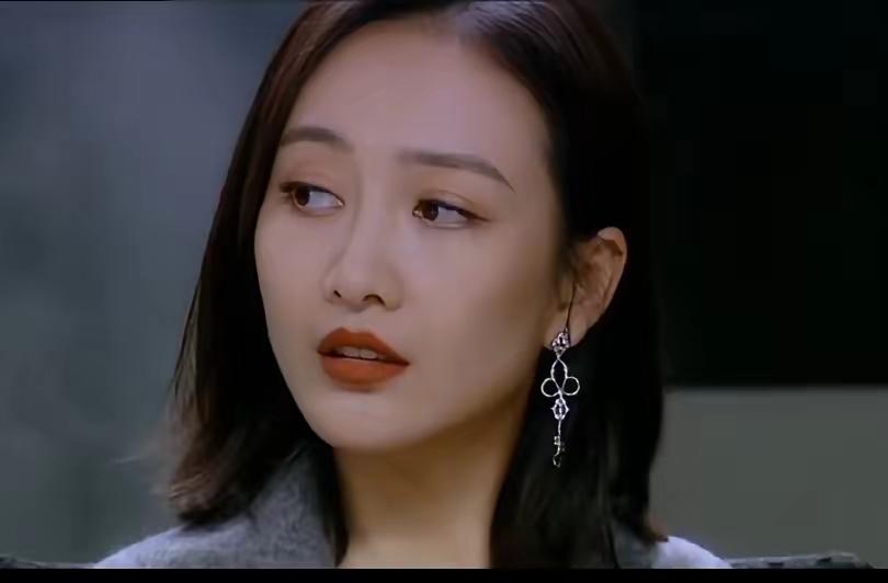 姜还是老的辣！我妈凑过来瞄了一眼王鸥的热搜来了一句：她把话说得这么直白，你们