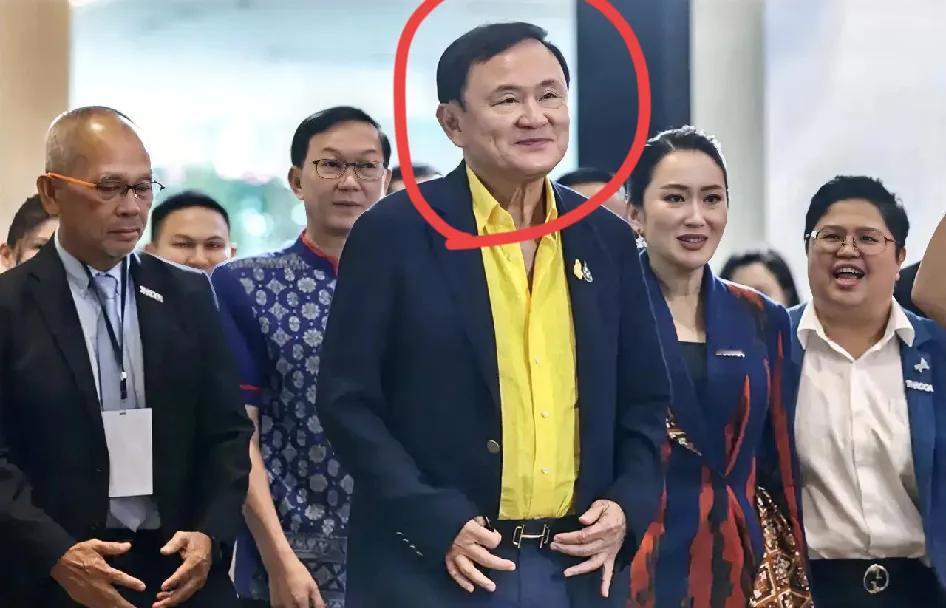 他信购无人机与佩通坦发声：泰柬冲突中的政治博弈他信自掏腰包购买无人机交付前线