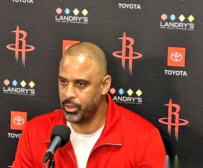 说真的，今天看完比赛，心里挺不是滋味的，堵得慌。不是为输赢，就是有点心疼奥科吉