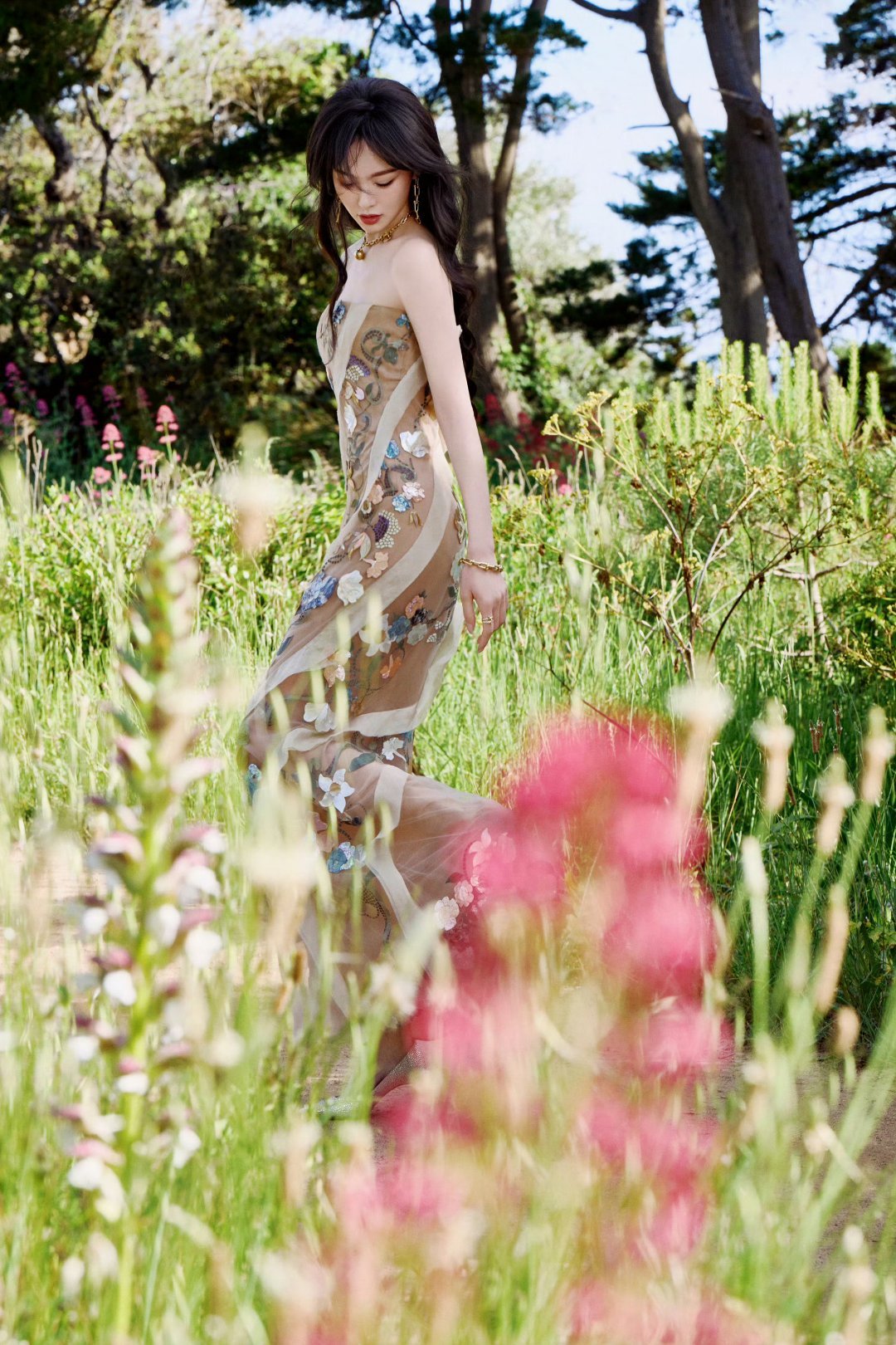 唐嫣被海风偏爱的美📷🌷💎🌊唐嫣FENDI高定造型大片，简直是“被海风