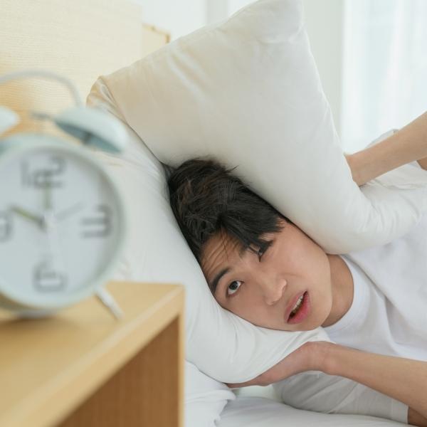 我发现：有许多中老年人总凌晨三四点醒，别只当失眠，是身体发出的预警