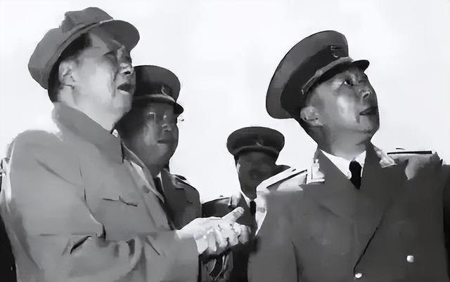 1952年，聂荣臻正担任代总参谋长，为了减轻毛主席和几位军委副主席的工作压力，就