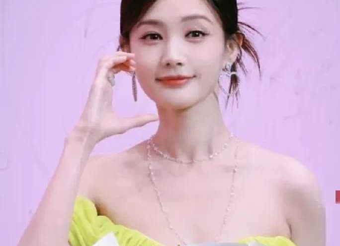 这是李一桐最想删掉的黑历史吧[？？？]有点不可思议手握各种女一，资源好