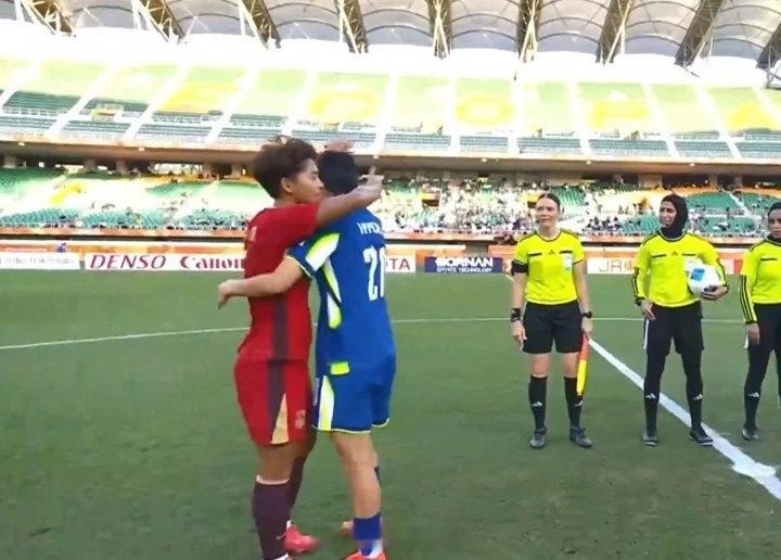 韩国女足终结11年不胜中国魔咒，时隔8年再夺亚运铜牌。中国女足0-1惜败，王霜赛
