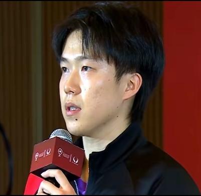 国乒出征伦敦世乒赛，王楚钦最新采访被问出征感受，大头直言状态非常好，已经做好万全