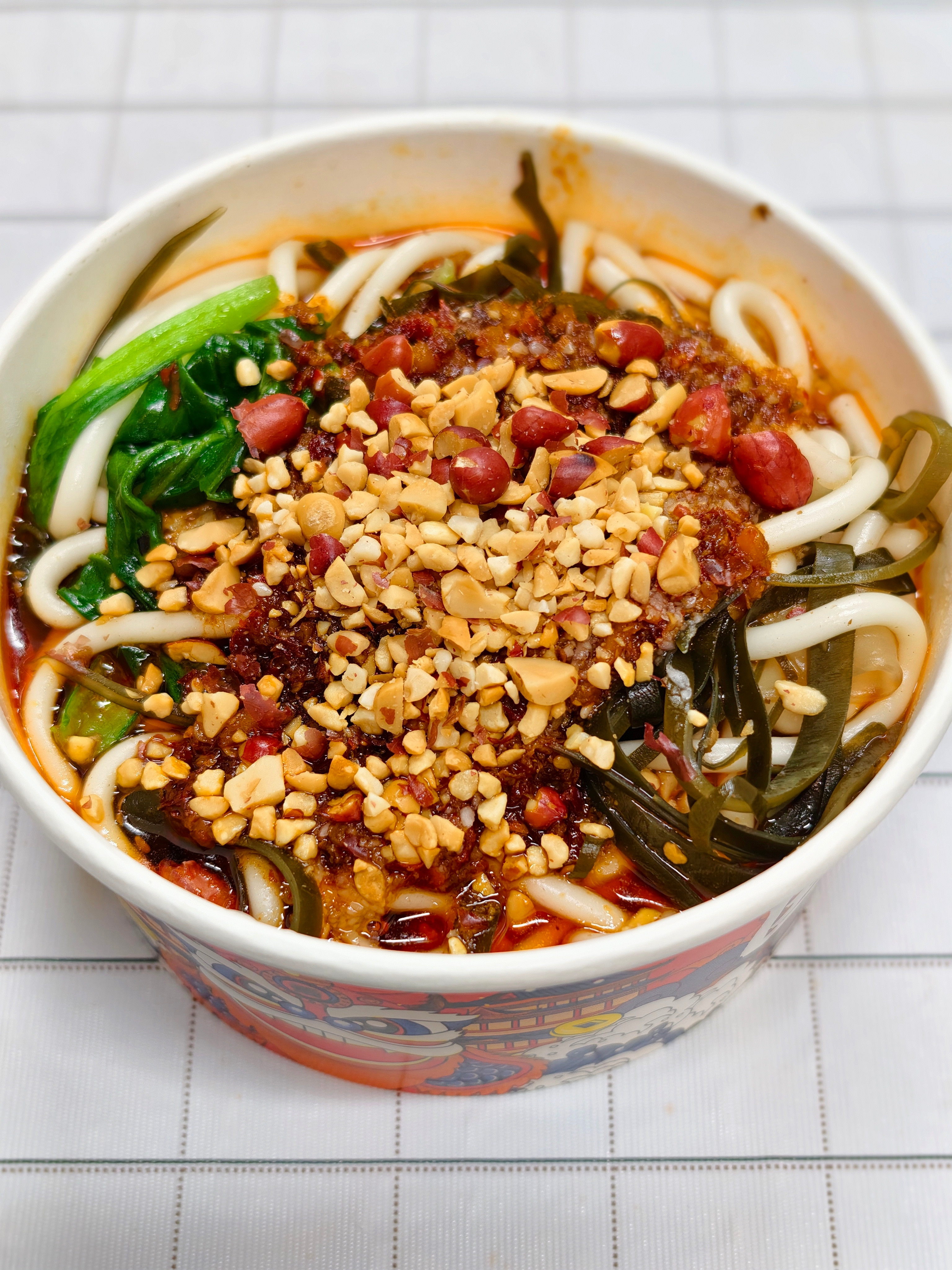 超市居然有卖赶集麻辣烫，要了一份麻辣烫一份菜，28.8，挺好挺好～