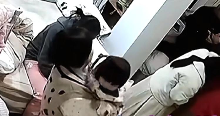 没想到育儿嫂里面的水竟然有这么深浙江一个家庭有一对儿龙凤胎，由于平时夫妻比较忙