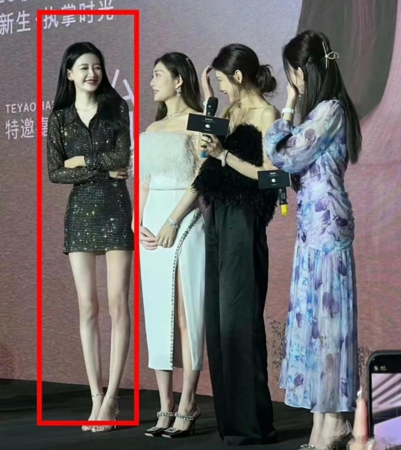 孙怡素颜肤色对比素颜状态，心里一直有疑惑：明明私下里都是正常肤色，但是好好奇姐姐