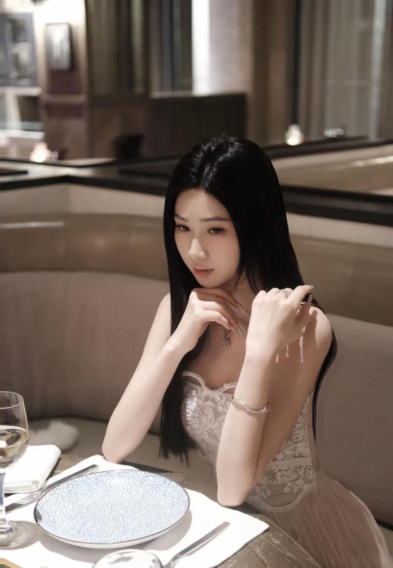 优雅用餐时光，静享美食与美景钱再多，不如健康重要，这句话对吗有没有适合高个子女