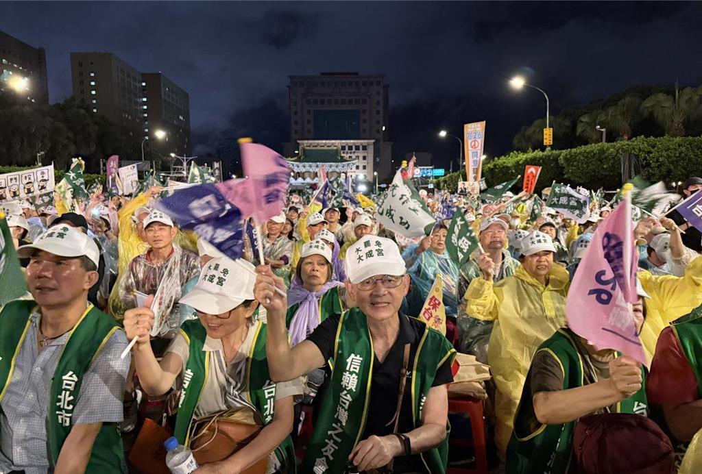 不演了！“信赖之友会”表态支持大罢免7月26日就是大罢免投票，“信赖之友会”也