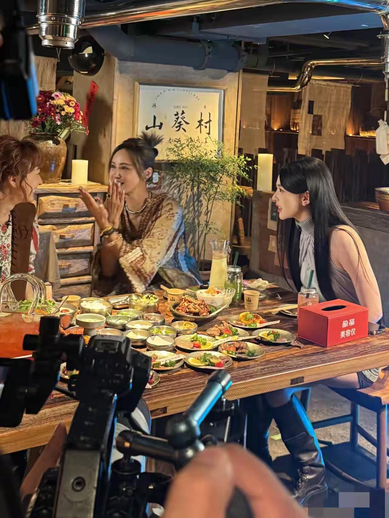 看明星怎样吃饭?