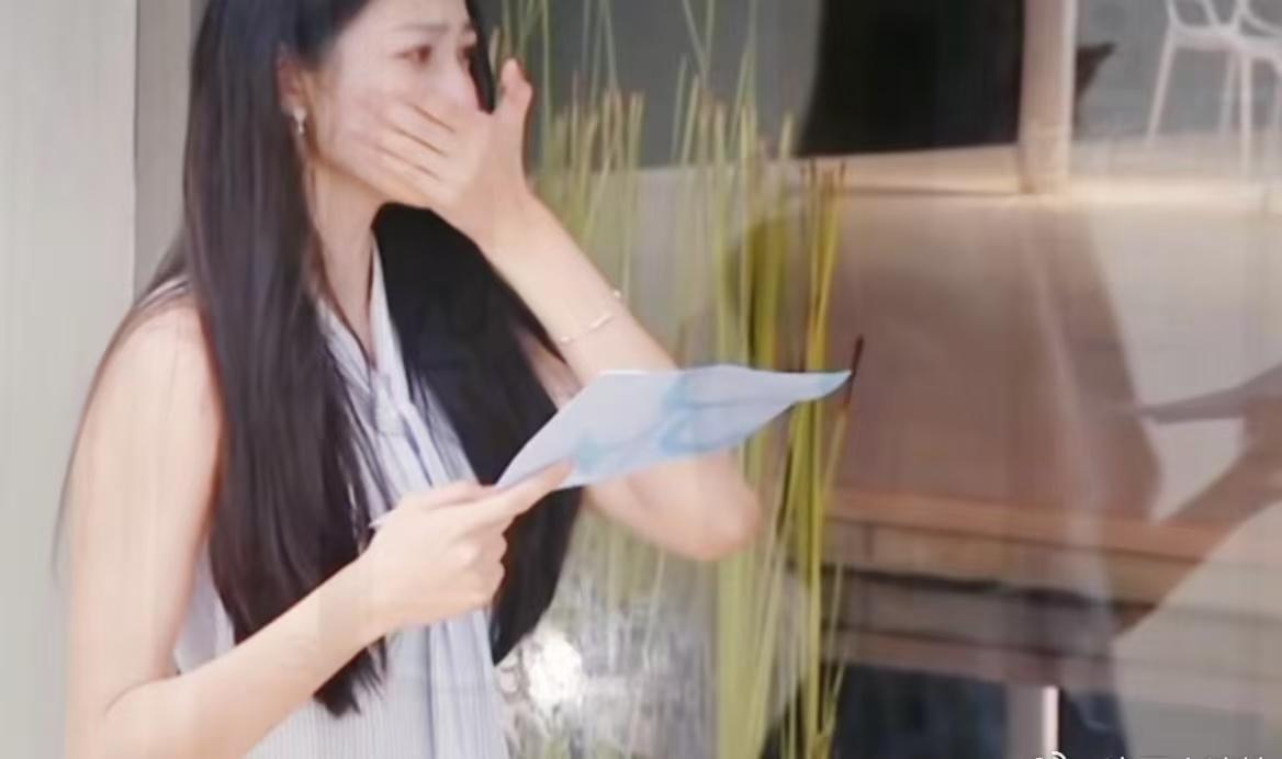 《心动的信号9》第八期预告片里留了两个悬念，玥儿、鹤文、希伦三人的拉扯还在继续。