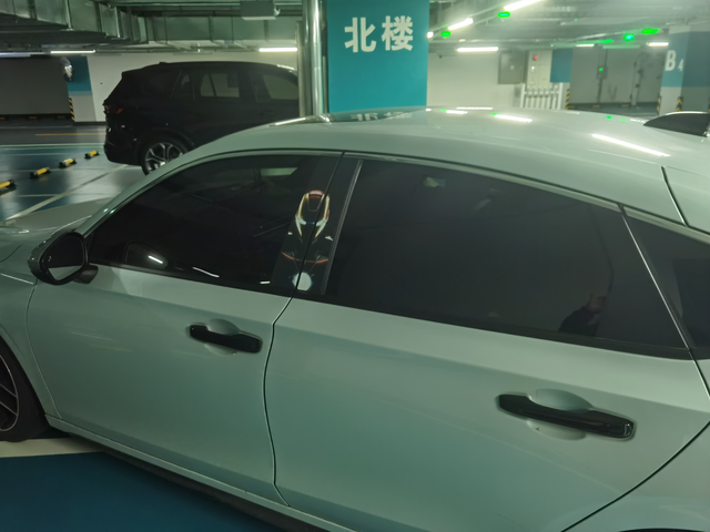 思域B柱铁稍微装饰一下，花里胡哨的不行，就简单的搞一下！