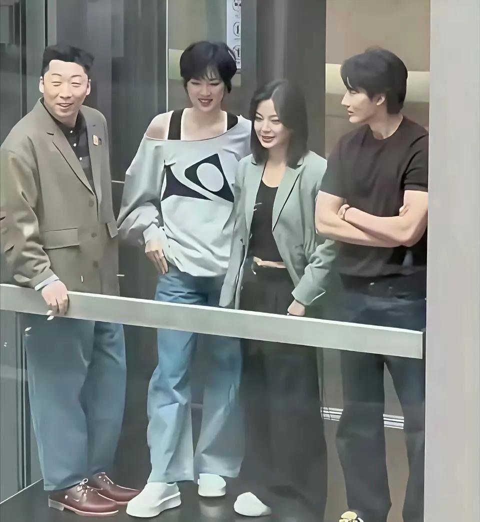 华为的二公主姚安娜，不得不说，这身材和颜值还是挺高的！