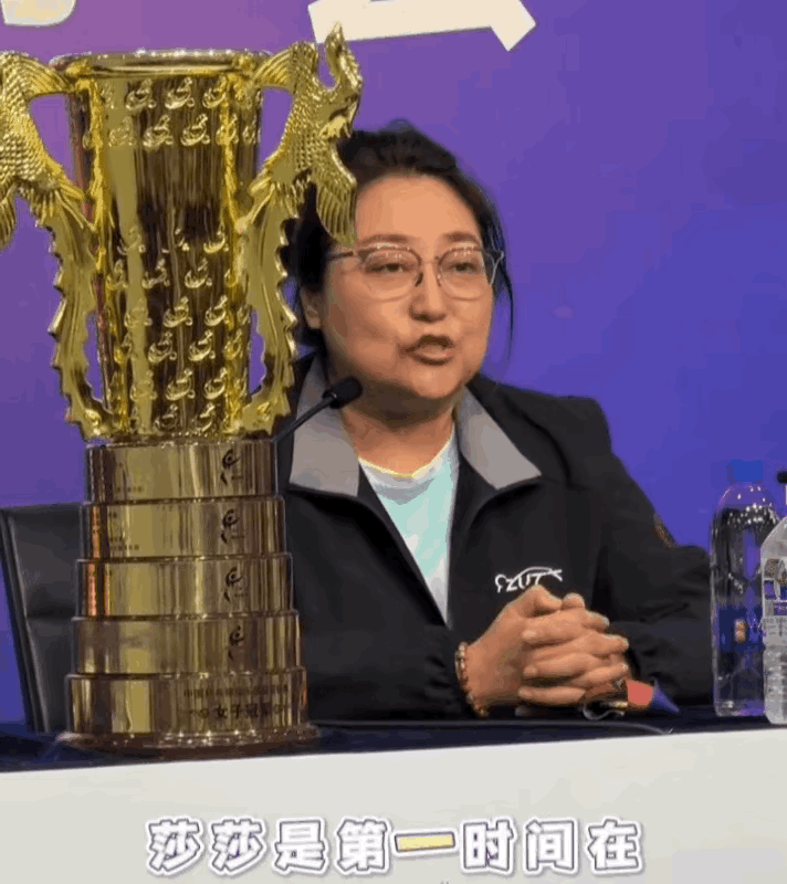 [红脸笑]听完深大教练那一席话，鼻子真的一酸。你说莎莎这孩子