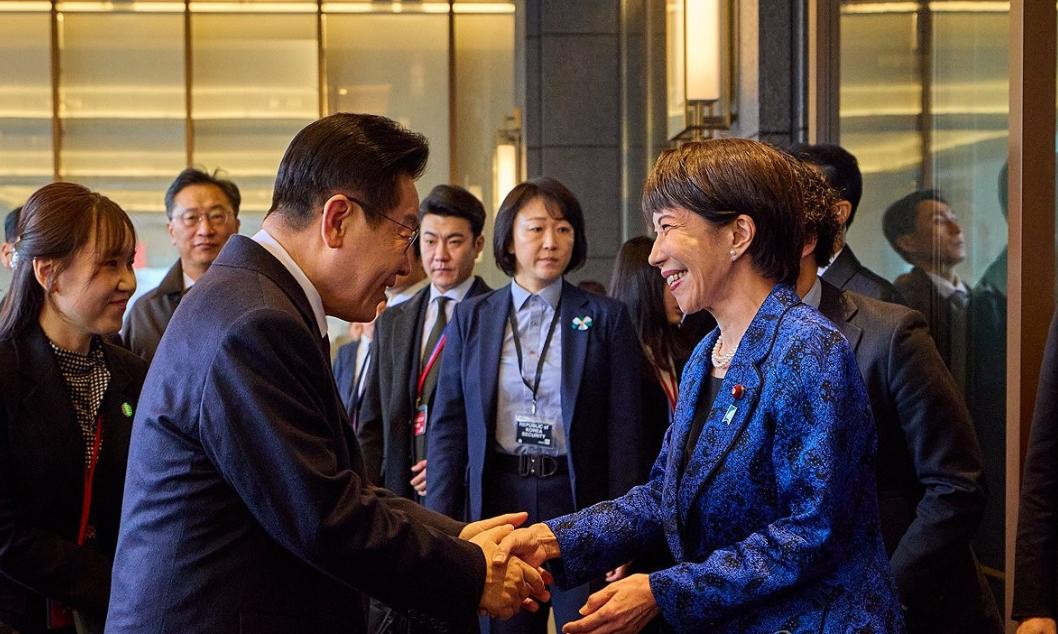 高市早苗与李在明会谈，第一句话就暴露了其真实目的，李在明倒是聪明，装作没听见，赶