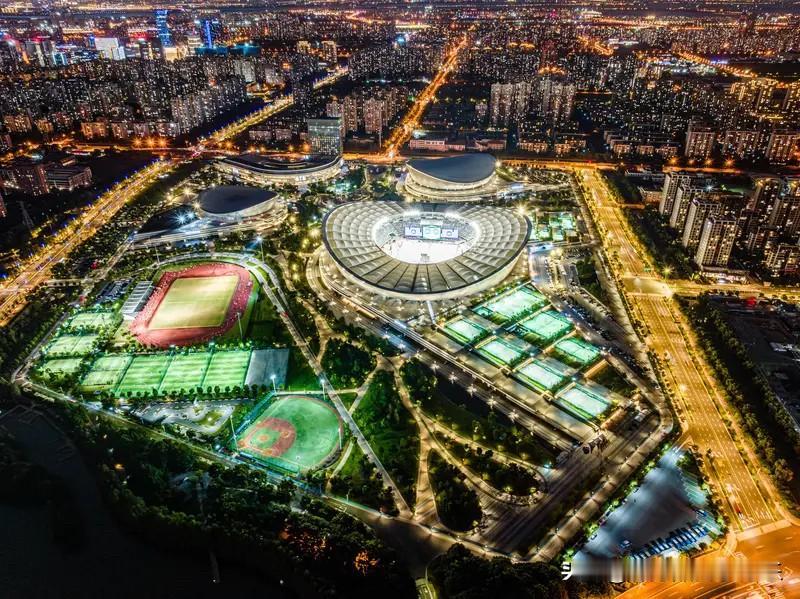 虽然说南京楼市这两年房价又降了不少。但也因为南京房价降的比较多，所以南京楼市不