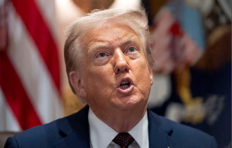 美国政府关门进入第三周，到处都是叫苦连天。面对一片惨象，美国总统老特签署命令，让