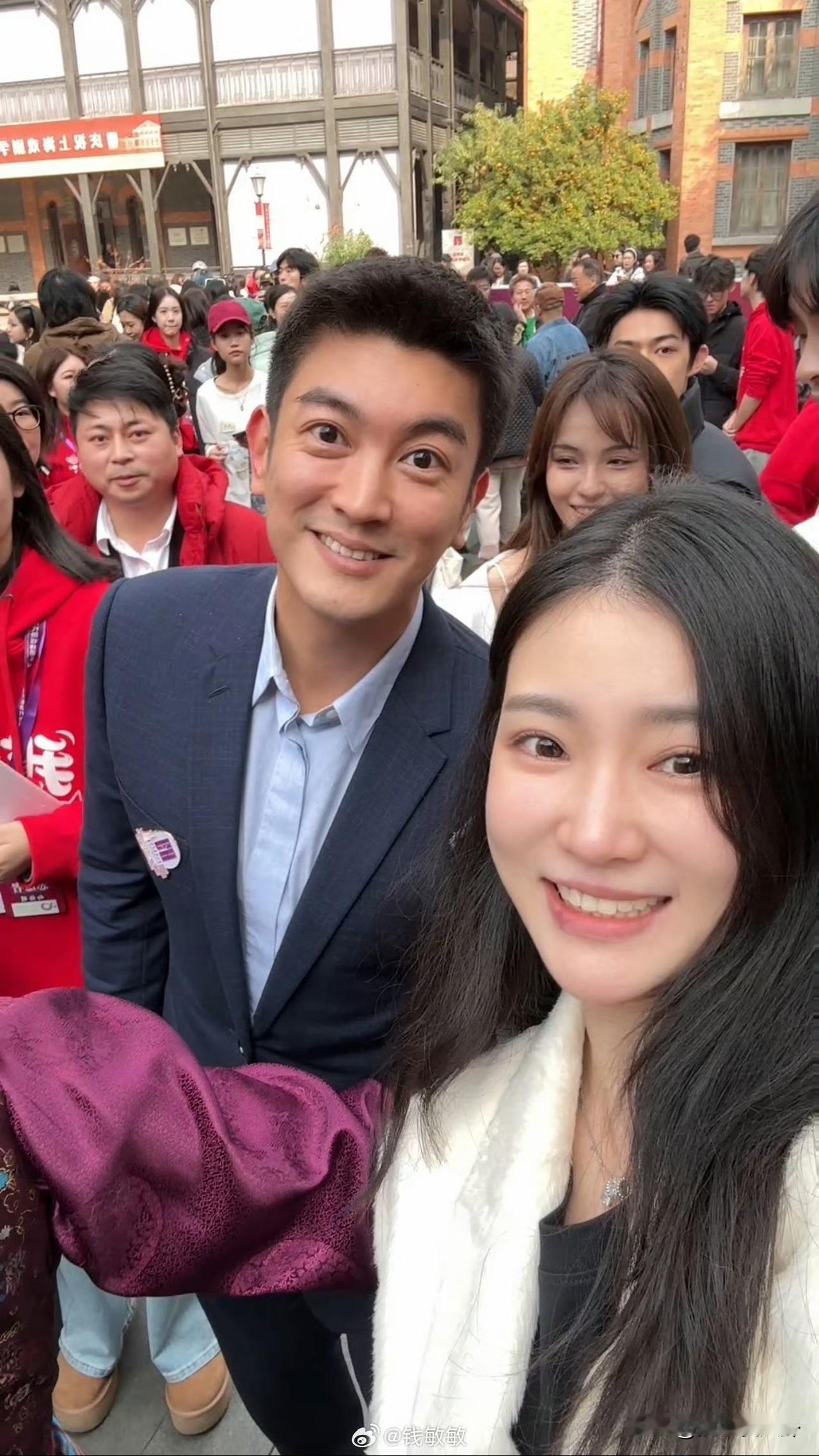 这样一看霍思燕吃的也太好了吧上戏80周年，众星云集，郑凯发的同桌合照含星量百分