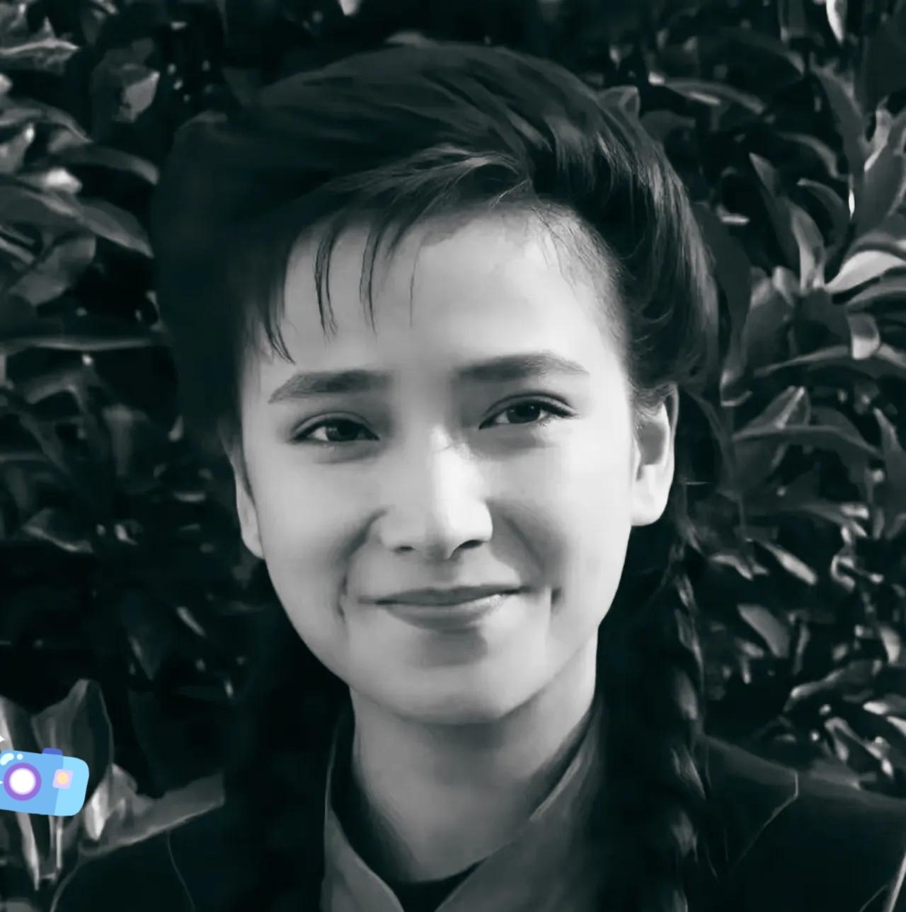 何晴走了。第一个发文悼念她的人居然不是廖京生，也不是许亚军，而是电影守望者