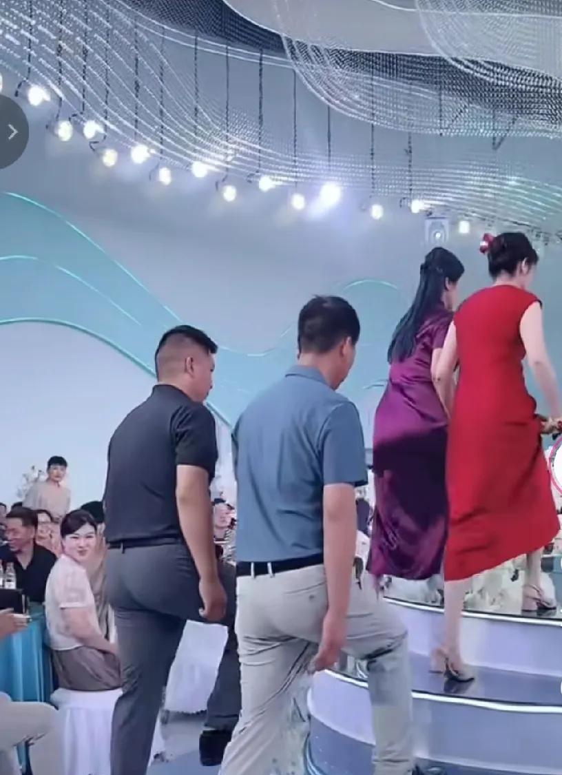 儿子结婚当天的尴尬！阿丽离婚时万万没想到会这个样子！阿丽40岁的时候离得婚，原因