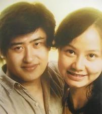 1987年，刘欢对主持人卢璐一见钟情，认识9天就决定结婚，去民政局登记时，刘欢却