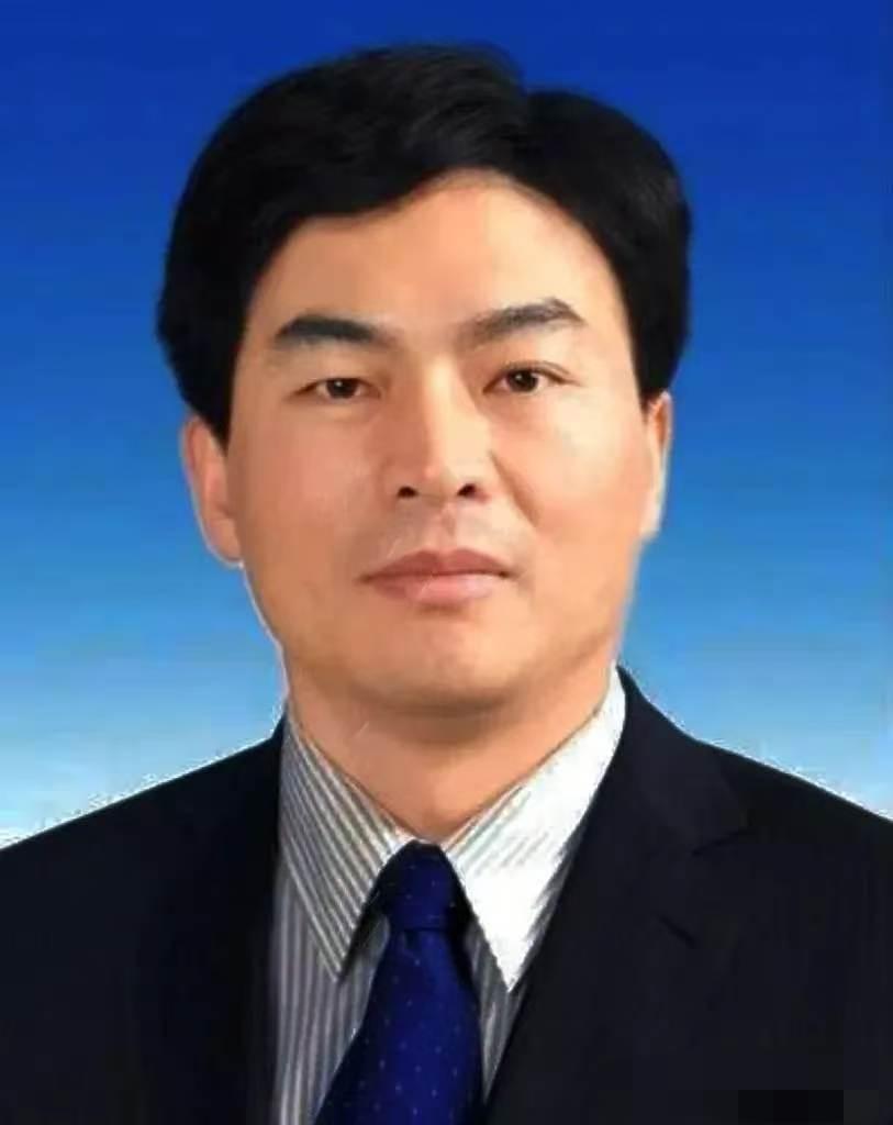 刚开工，看到山东卫健委刘天东被查的消息，心里五味杂陈。76年出生，17岁不过