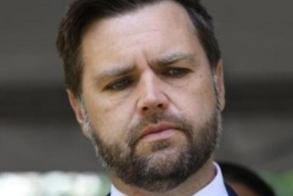 万斯曾暗示中国，如果不接受关税，就考虑战争。话音未落，中国学者高志凯就在国际辩论