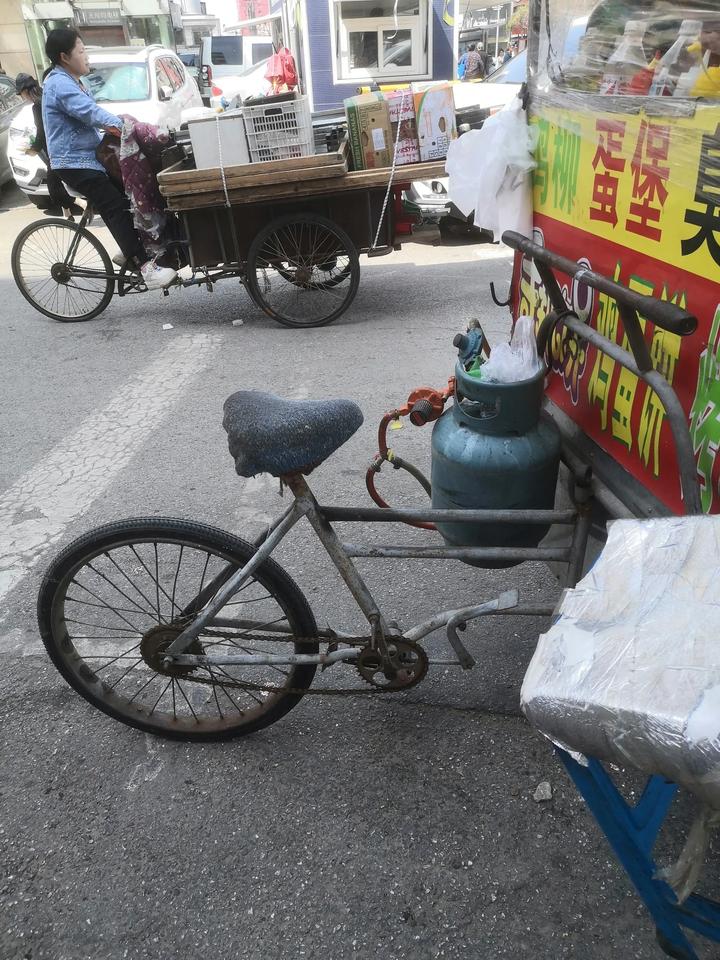 在东方龙国住着，介绍你的地理位置时，千万不要小气了。什么这个屯那个村的，不要这样
