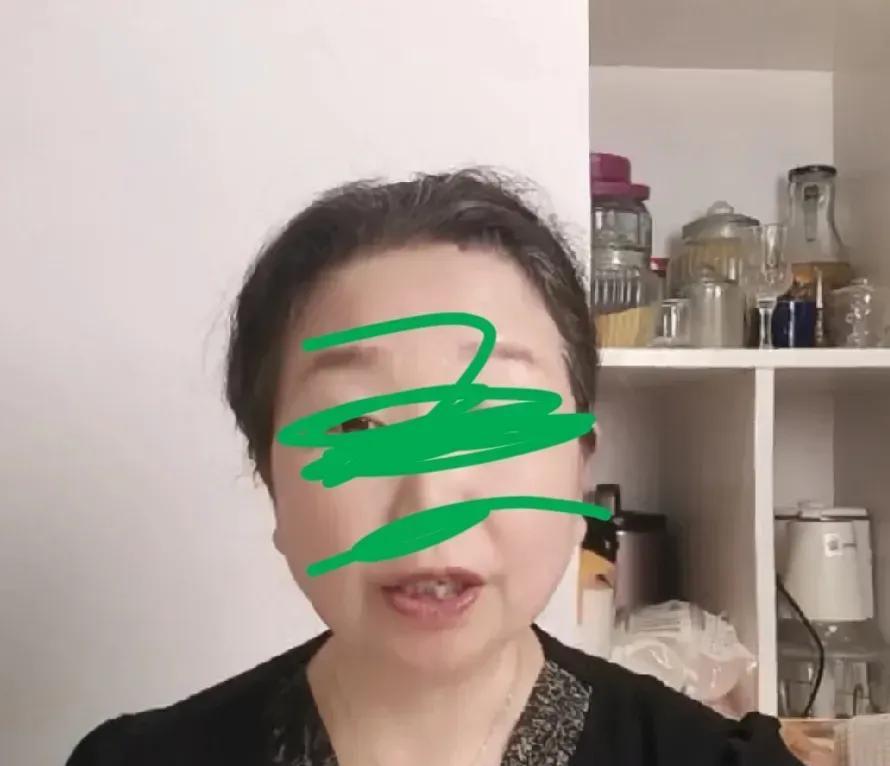 老杜在直播间回应宽三等功的问题，他说关于这个我们去平舆县，让他给我们一个纸质的，