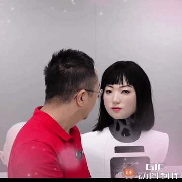 周鸿祎居然被机器人“撩”了！国产AI机器人现在真的绝，表情动作几乎和真人一样，不