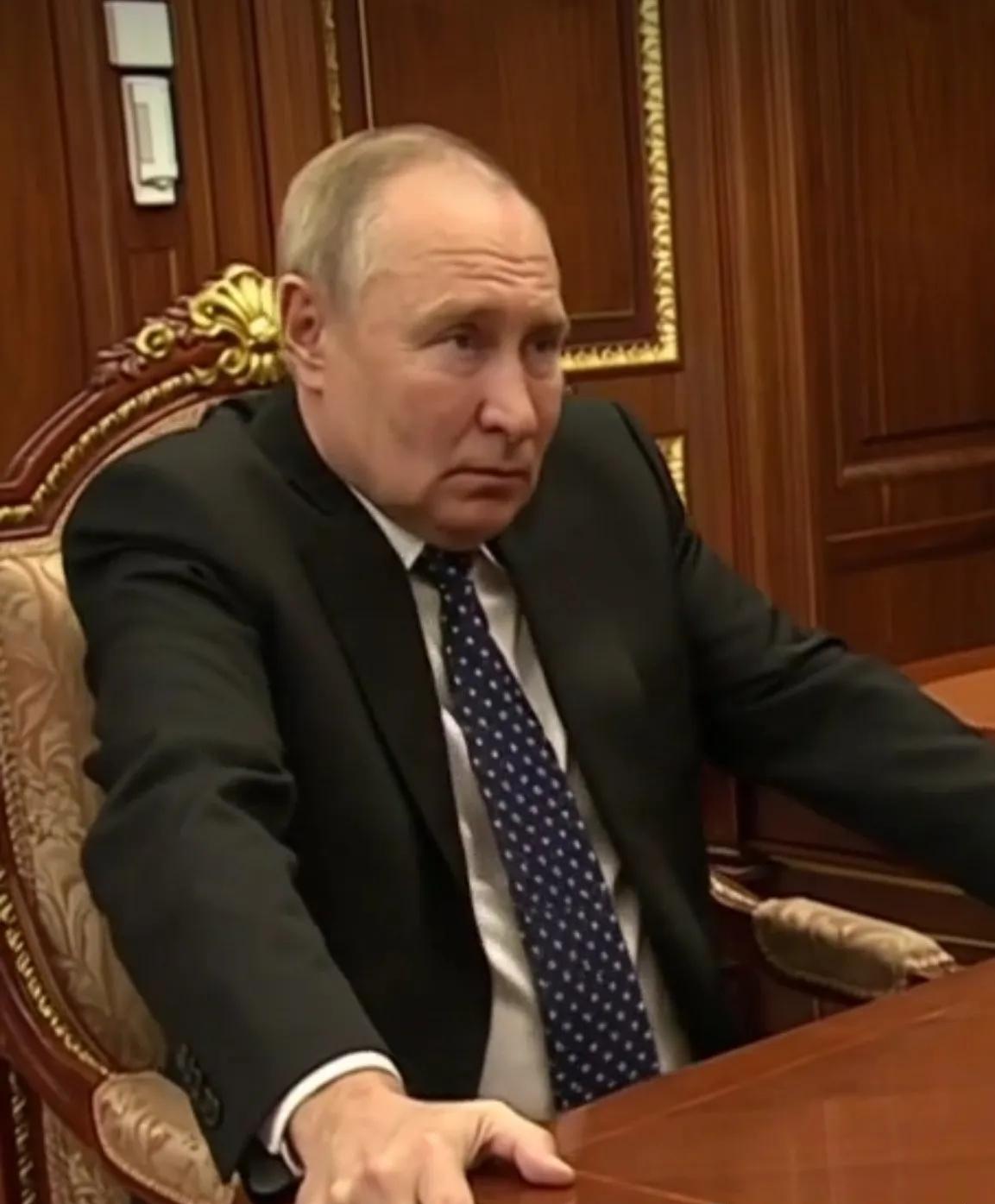 他在世界各地不断失去他的盟友……叙利亚的阿萨德、委内瑞拉的马杜罗、伊朗的哈梅内伊