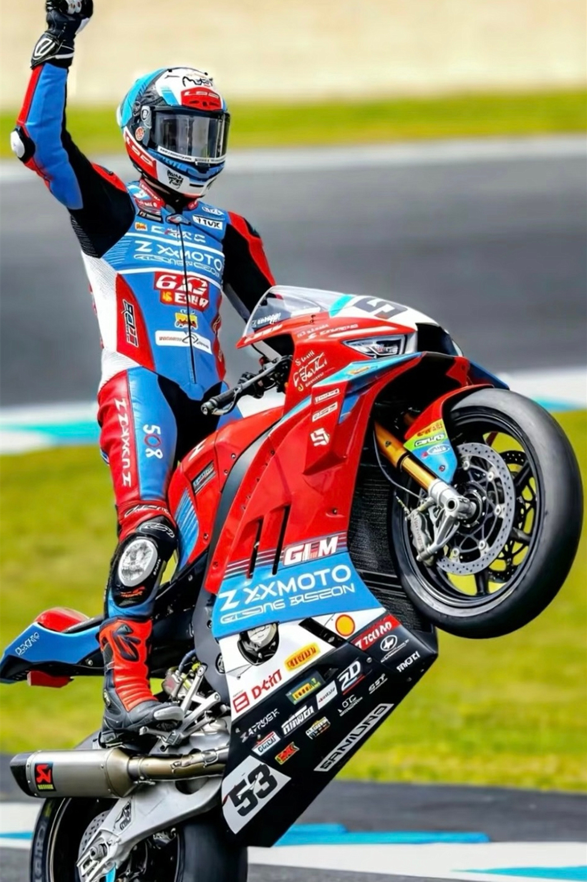 张雪机车820RR能在杜卡迪PanigaleV2、雅马哈YZF-R9、川崎Z