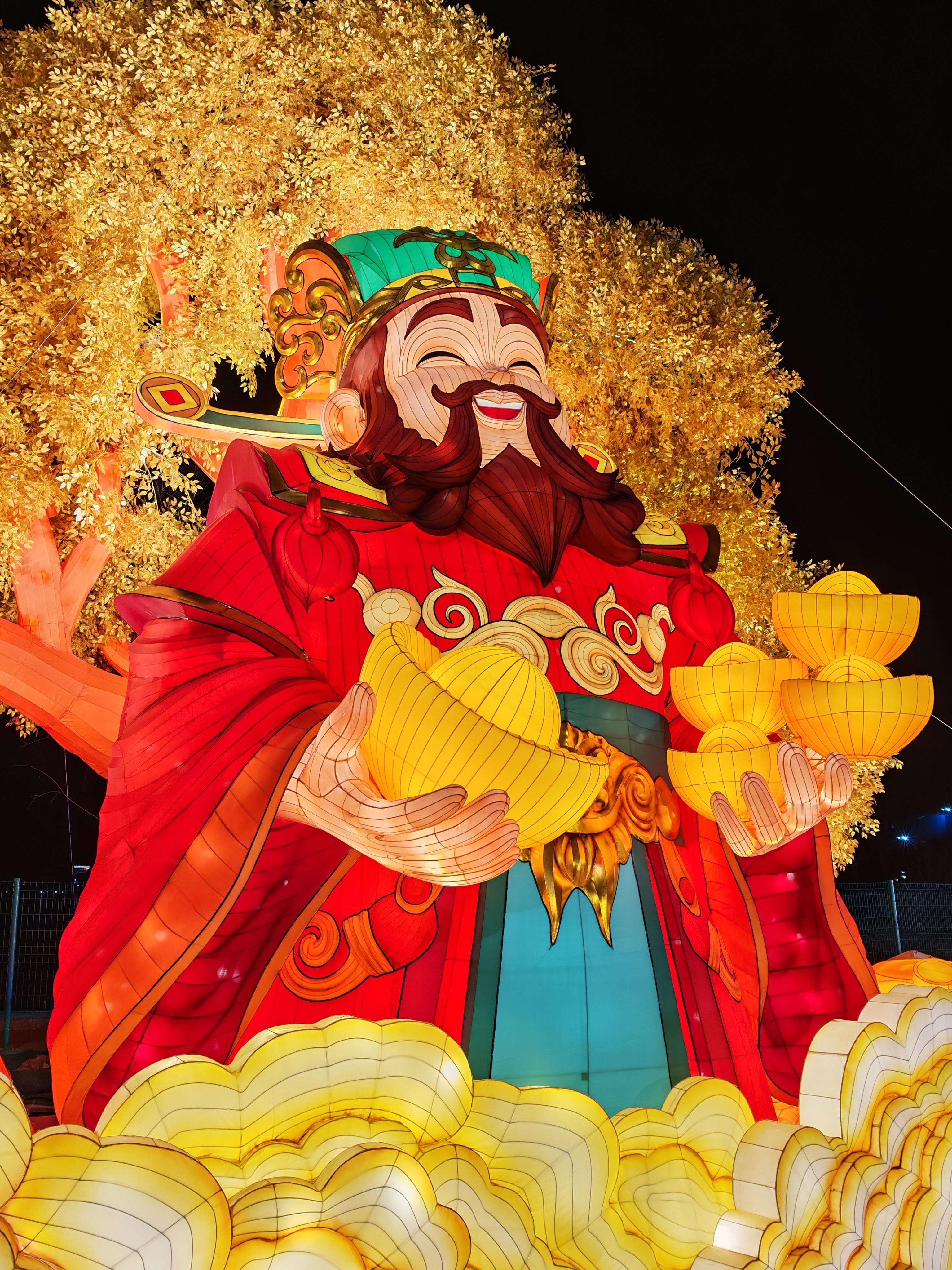 正月初五接财神早上好呀老铁们，今天正月初五迎财神的日子，祝大家今年都能发发发大财