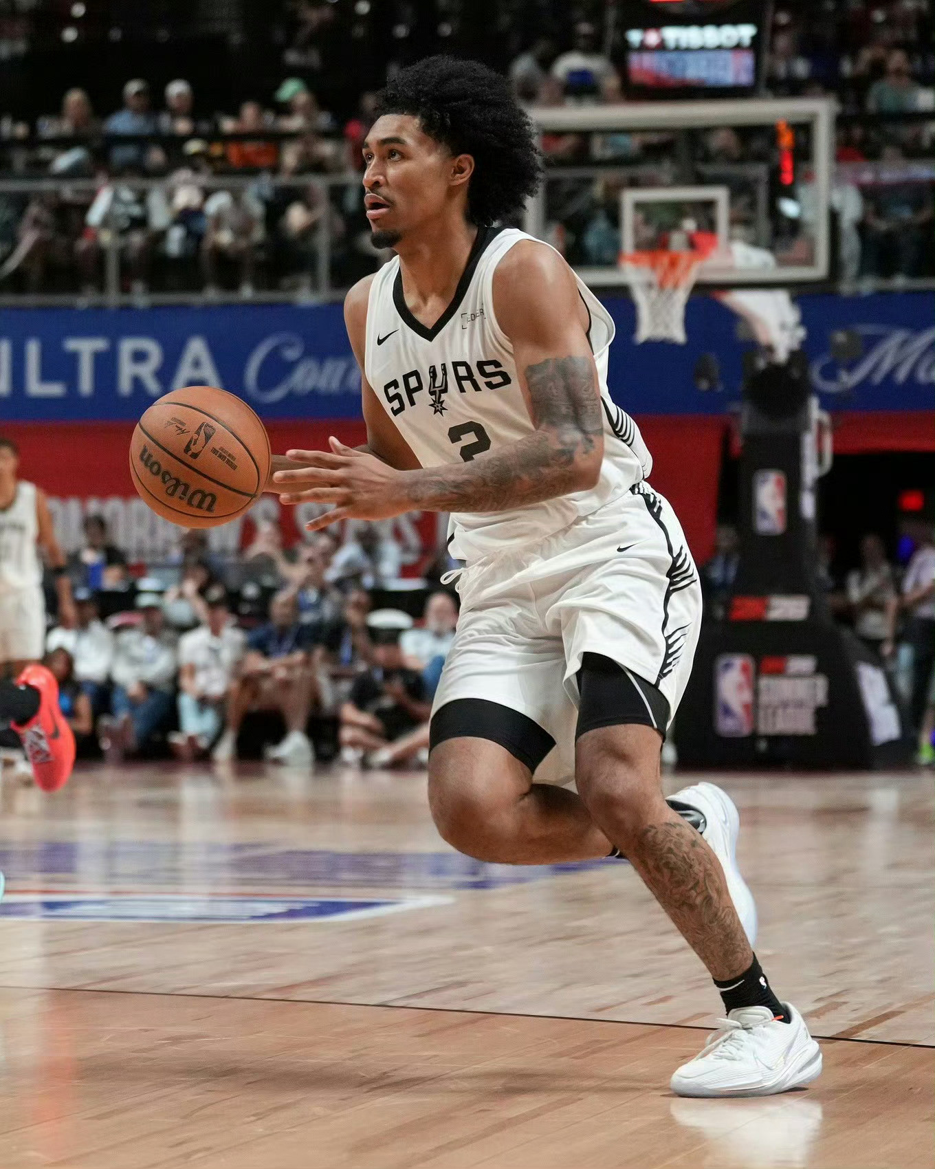 JakeFischer报道，马刺看重卡斯尔和哈珀，即使追求字母哥也不会出他俩。