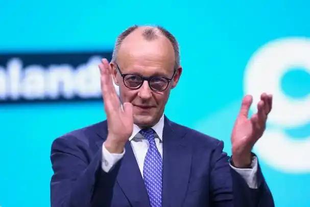 中方订购120架飞机后，德国总理当场就没忍住，直呼“太值了”。 2月25日晚