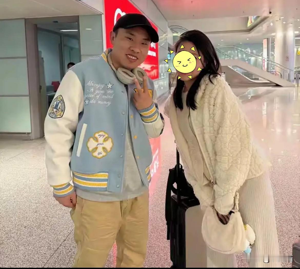 徐志胜这段感情打破了很多人对优质伴侣的刻板偏见。很多人下意识觉得家境好、阅历