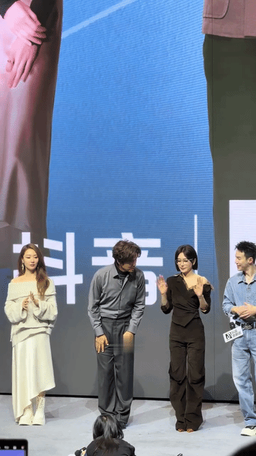 白冰才是骨子里的媚，就是觉得她比秦岚更有女人味儿，更魅！白冰是柔媚，温润如水的感