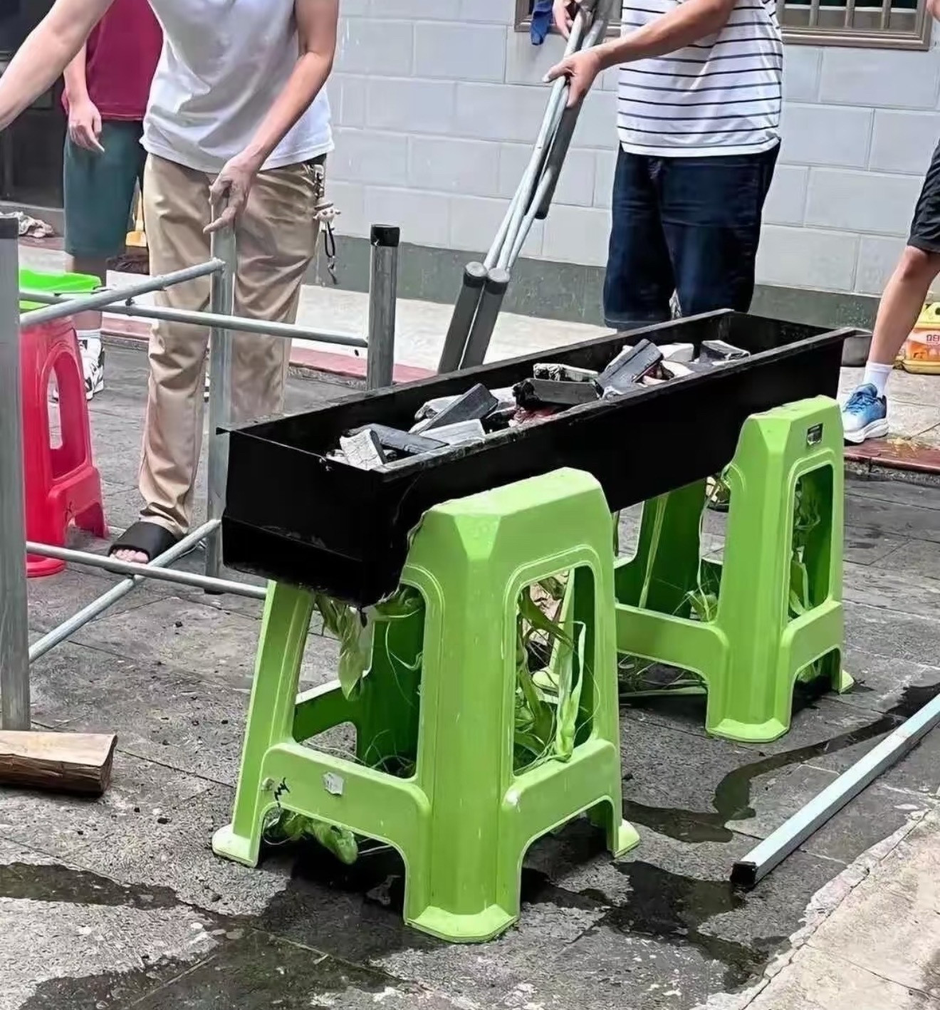 网上看见了一个人才！请问再过五分钟以后咋办[捂脸哭][捂脸哭][捂脸哭]，烤的羊肉串撒