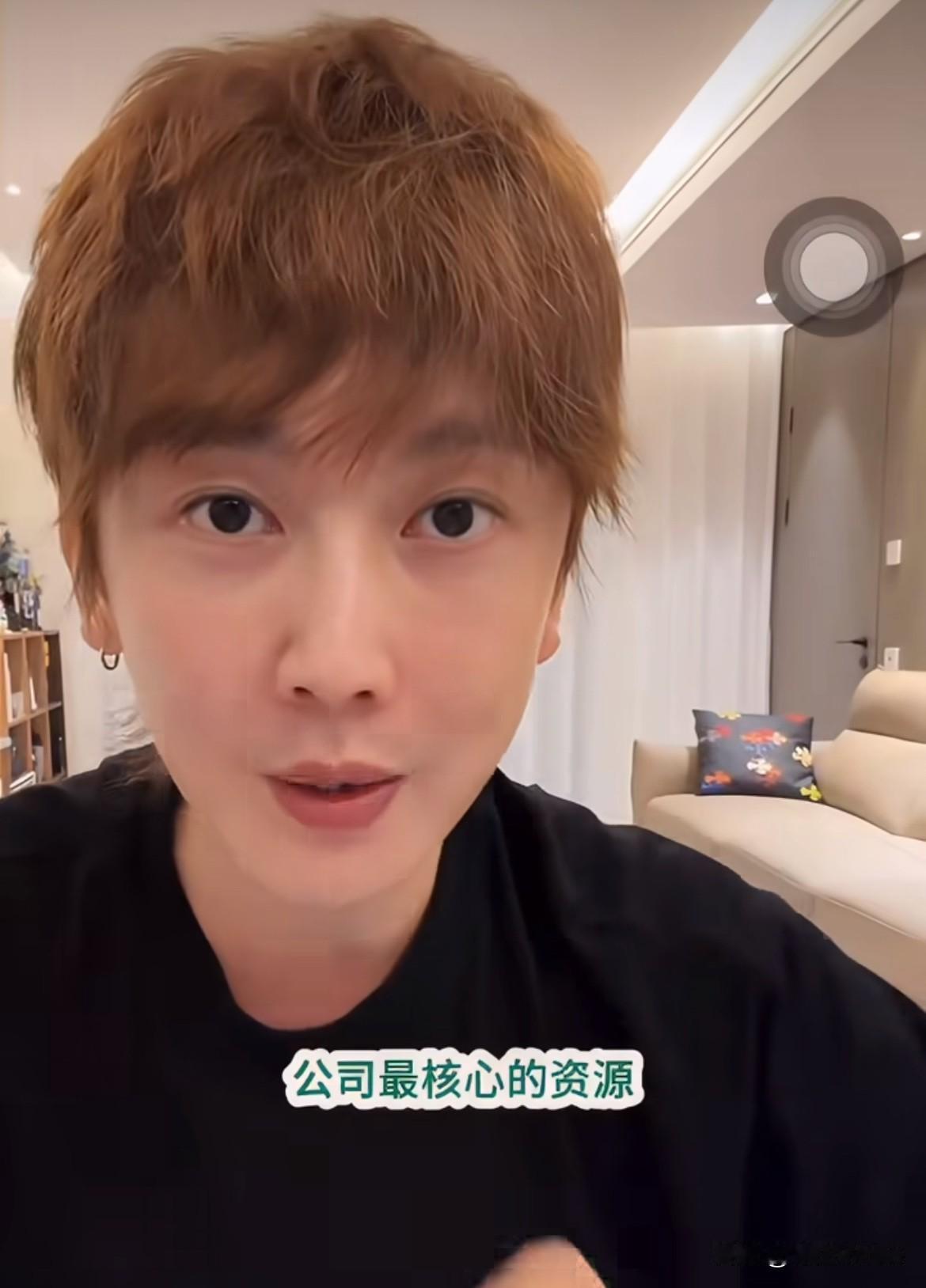 9月12日，古力娜扎前经纪人一语道破经纪公司最核心资源，艺人工作室最高权力者听