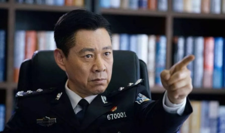 一次，石兆琪与张丰毅一起出国，石兆琪不会说英语，时常向张丰毅请教。回国后石兆琪说