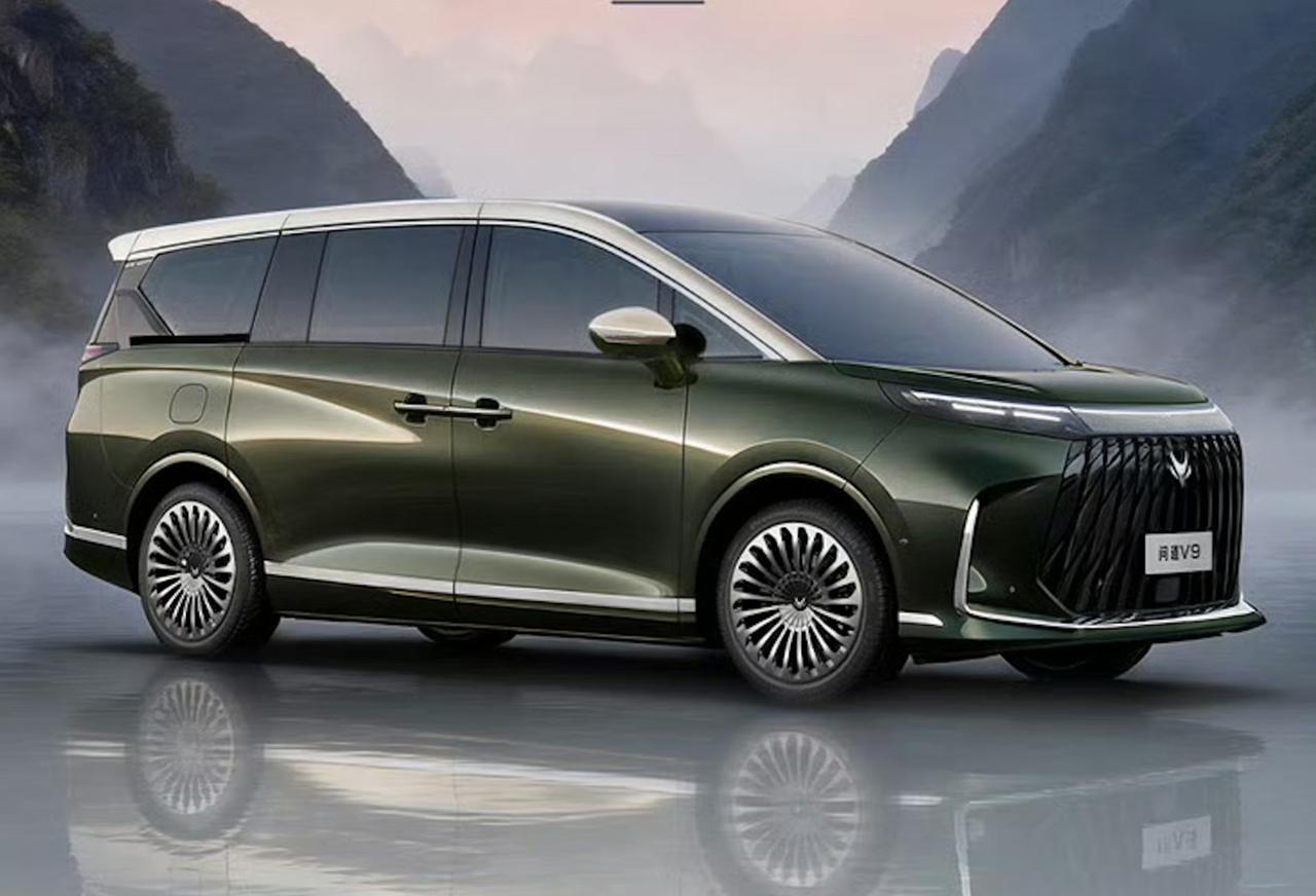 正式定名问道V9极狐旗下全新中大型MPV增程/纯电中大型MPV车长530