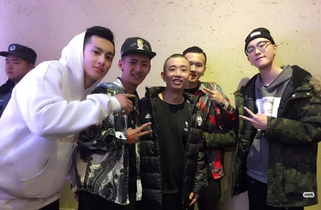 王鹤棣和gai相识于微，那时王鹤棣还没有出道。2017年他们两个分别参加两档综艺