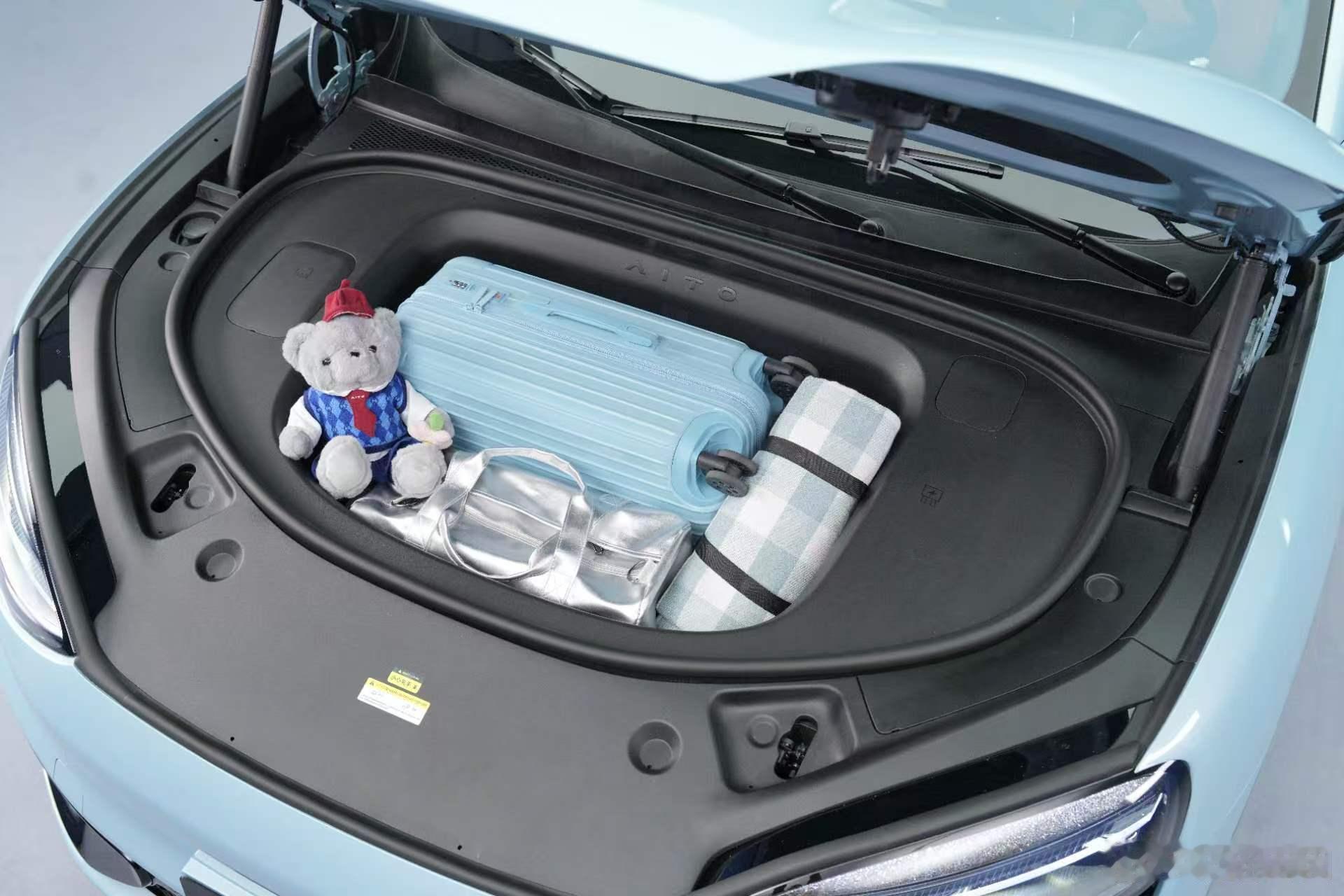 余承东现场展示问界M6前备箱空间余承东称问界M6拓展配件超丰富余承东现场开问界M